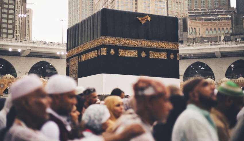 Los-musulmanes-adoran-la-caja-negra-ka'bah